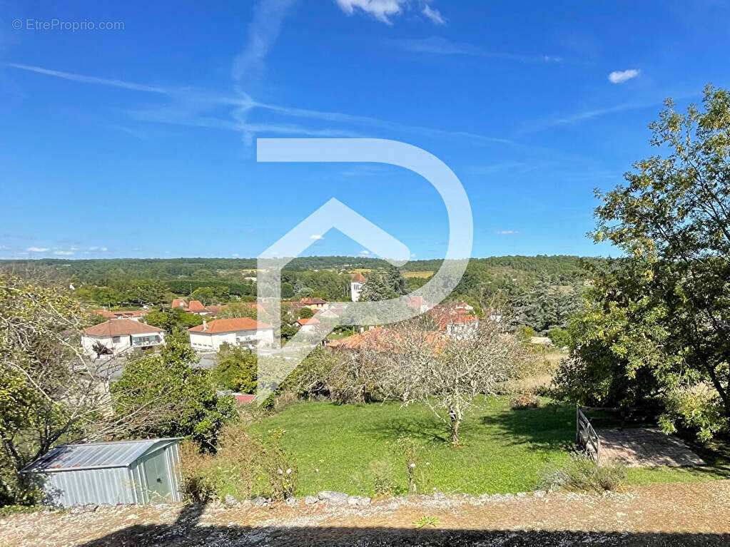 Maison à SAINT-GERMAIN-DU-SALEMBRE