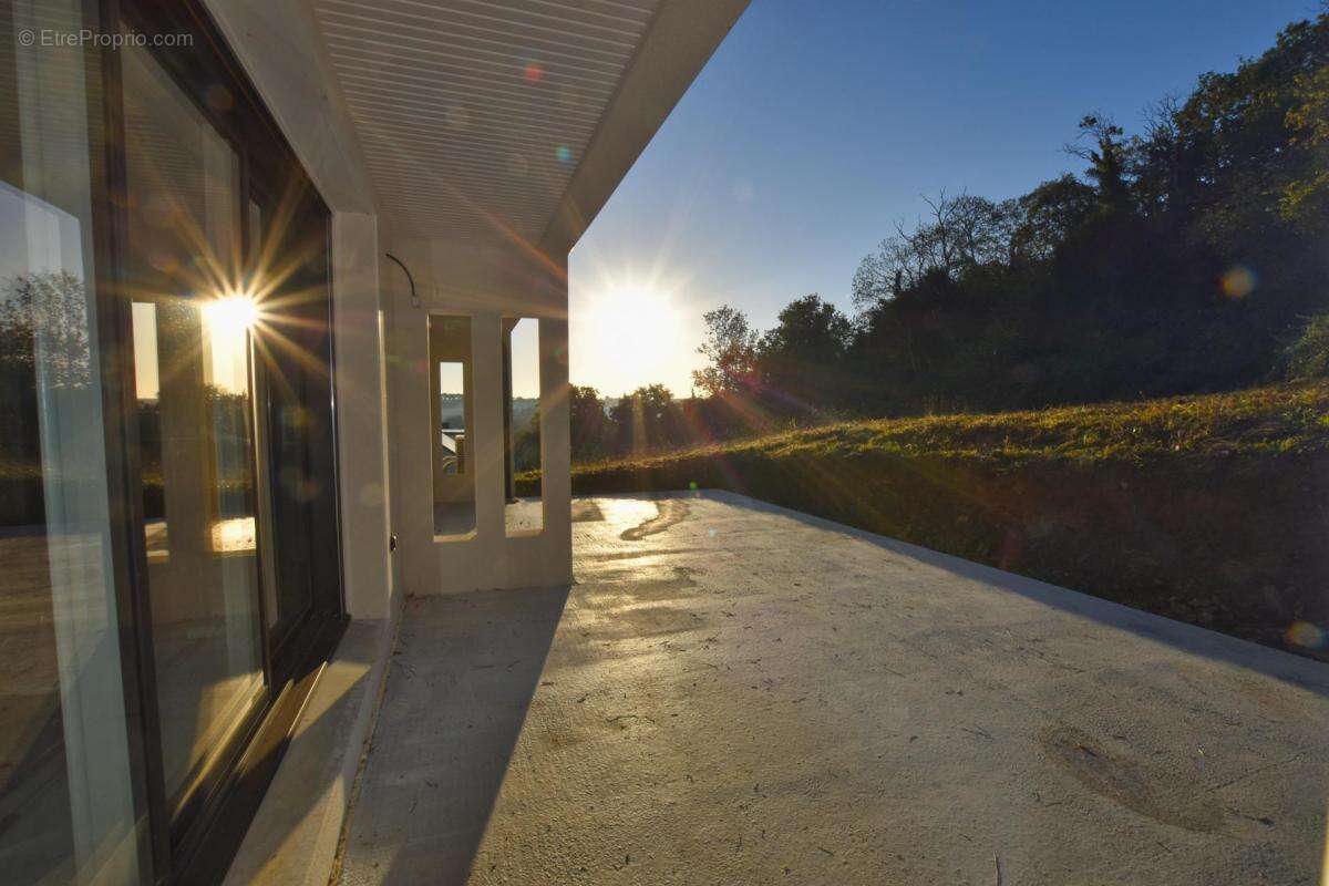 Maison à PLONEVEZ-PORZAY