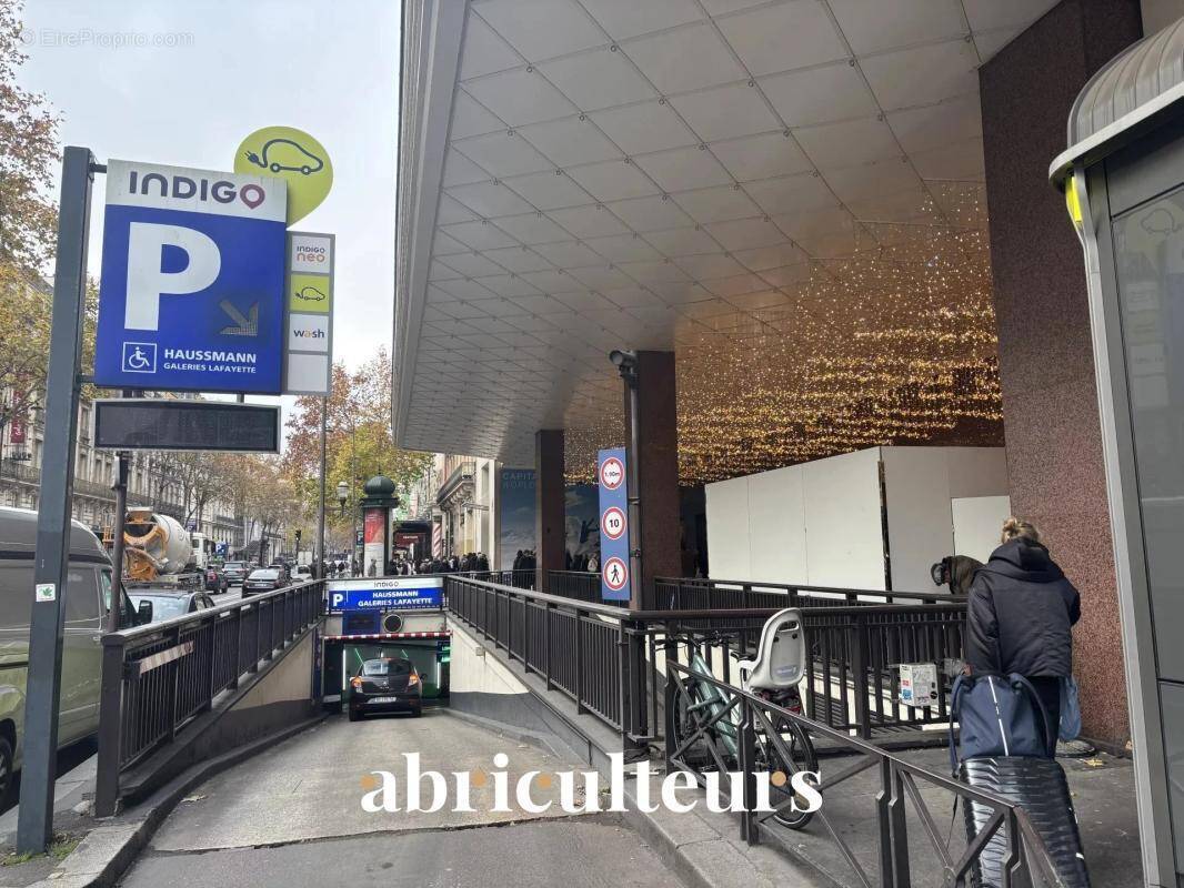 Parking à PARIS-9E