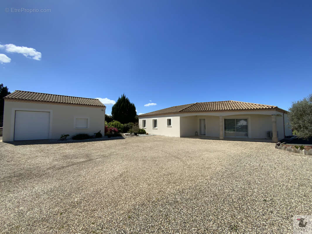 Maison à COURS-DE-PILE