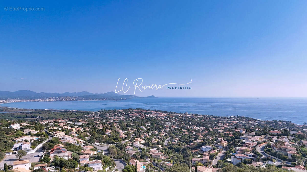 Maison à ROQUEBRUNE-SUR-ARGENS