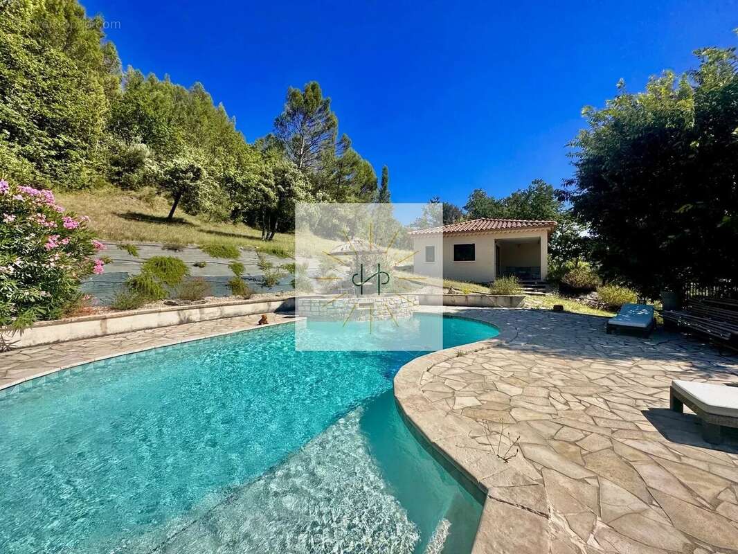 Maison à SAINT-MONTAN