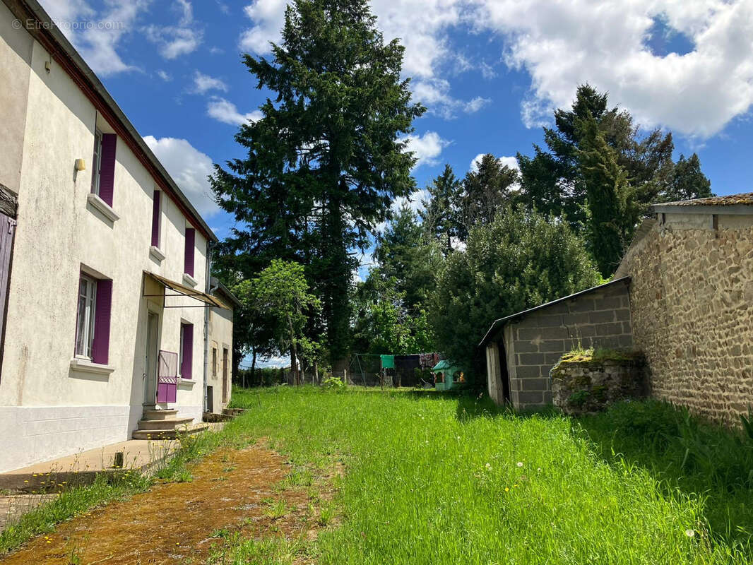 Maison à SAINT-MARCEL-EN-MARCILLAT
