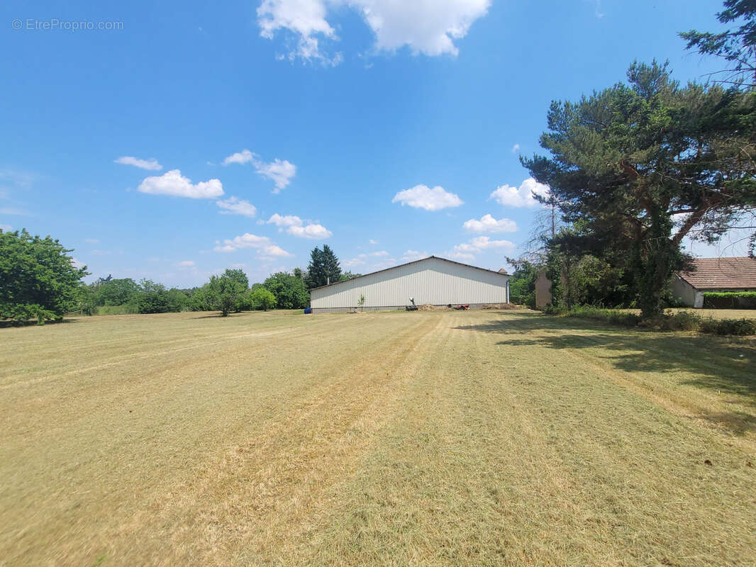 Garage de 900 m2 idéal pour votre activité ! - photo 5