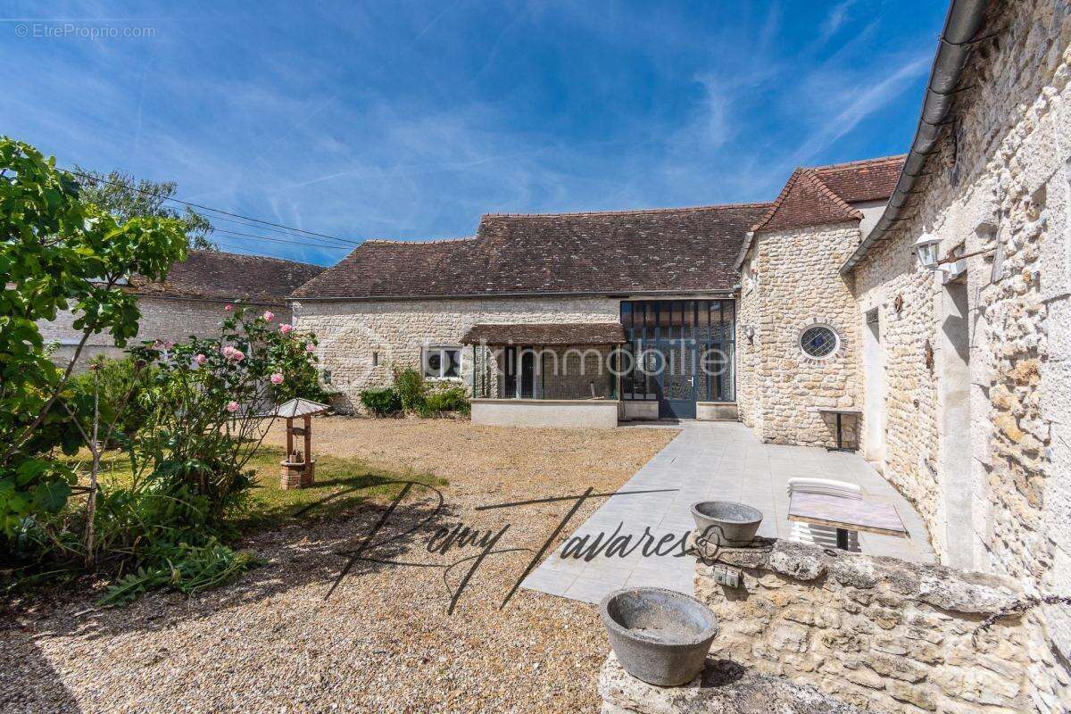 EXCLUSIVITÉ – Magnifique longère du XVIIe siècle à fort potentiel (300 m² et jusqu'à 7 Chambres) – Remauville - photo 27