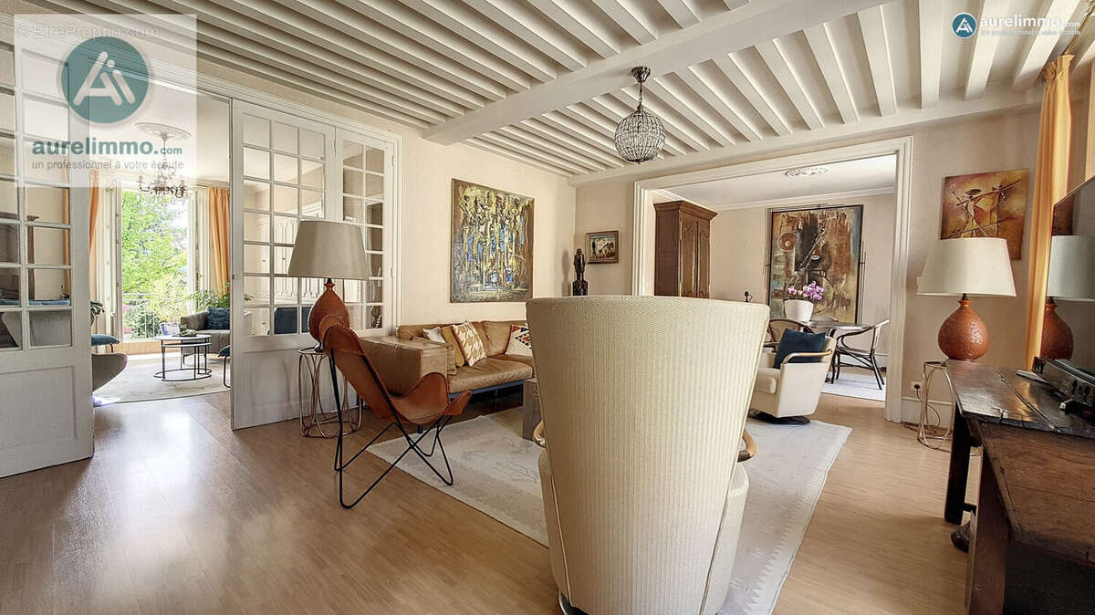 salon salle à manger - Appartement à NERIS-LES-BAINS