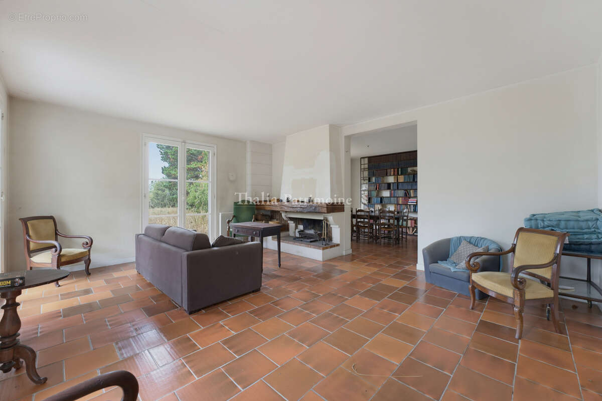 Propriété de 235 m2 avec plus de 5 000 m2 de terrain à Cambes - photo 2