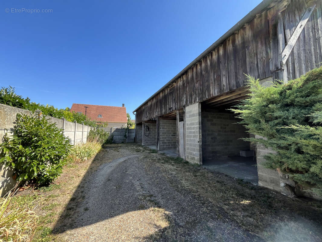 Chambly -ancien corps de ferme a rehabiliter plein centre-ville - photo 15