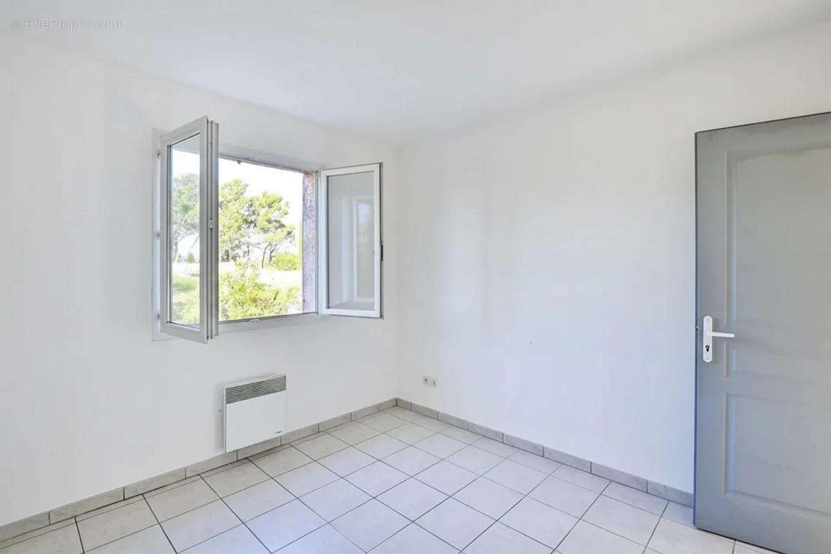 Maison lumineuse avec jardin à Saint-Julien-les-Rosiers - photo 11