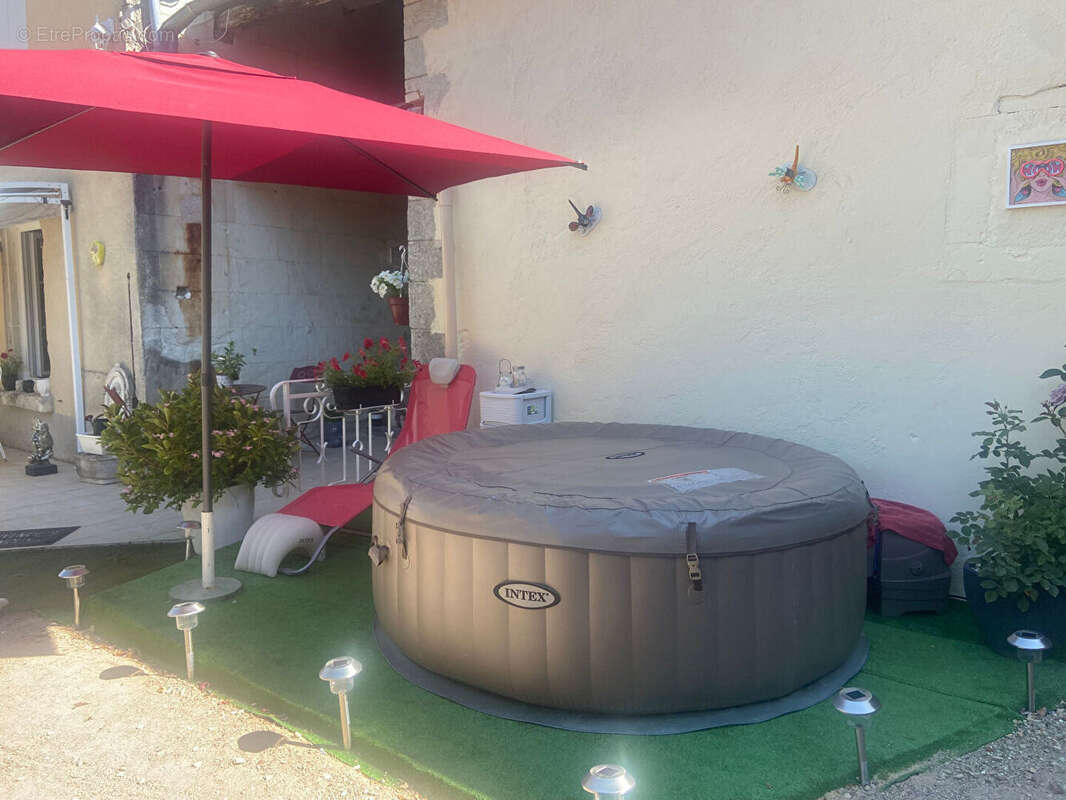 Maison à MONTS-SUR-GUESNES