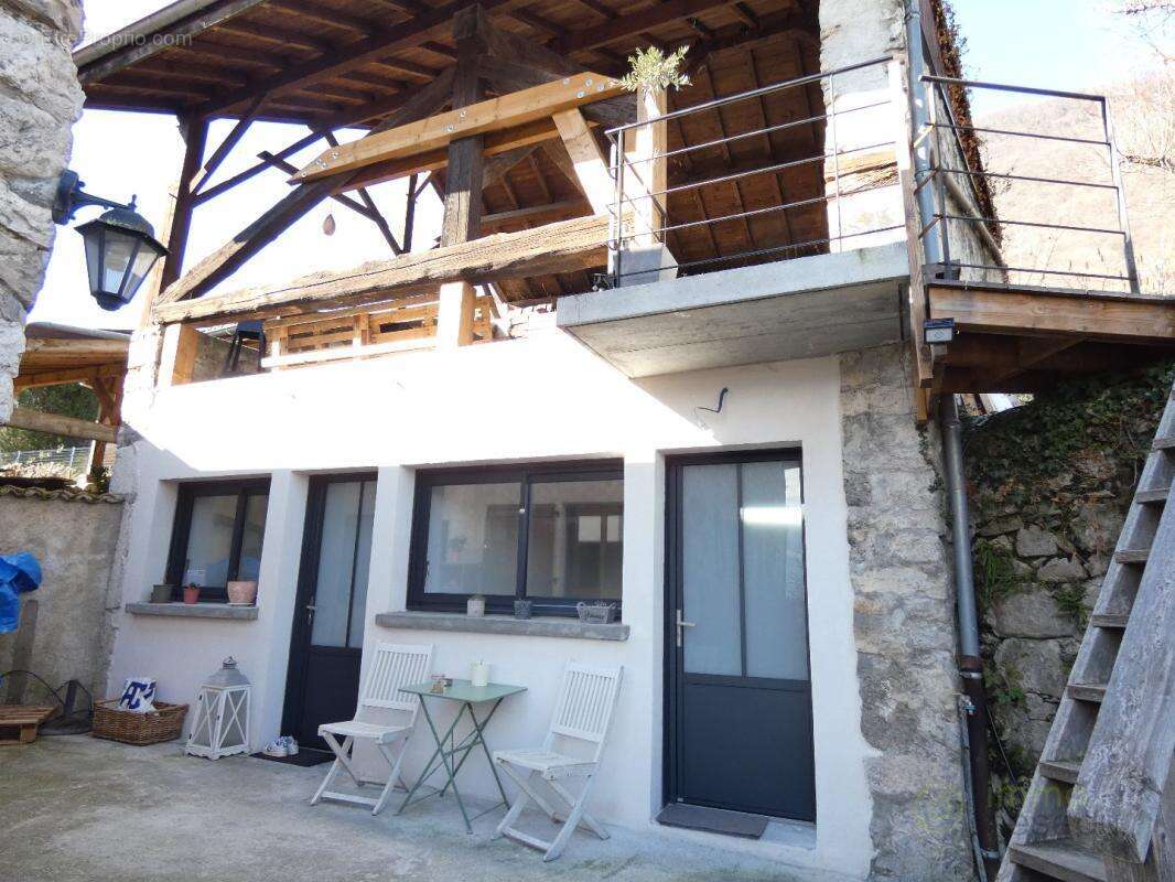 Maison à SAINT-VINCENT-DE-MERCUZE