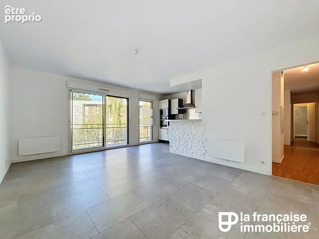 Vente appartement T4 - 78.8 m² L'HERMITAGE - 3 chambres, balcon, garage - photo 2