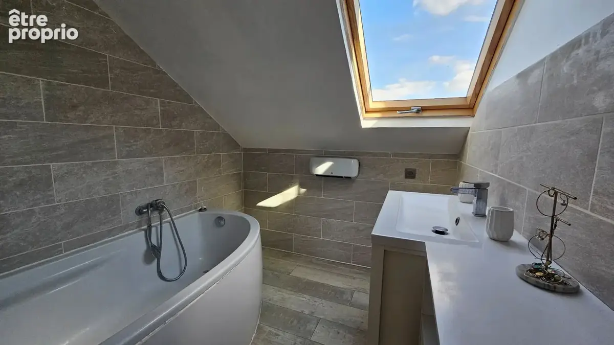 Maison La Verpilliere 6 pièce(s) 131.50 m2 habitable sur une surface au sol de 215 m2. - photo 7