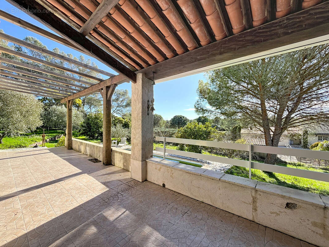 Maison à PUGET-SUR-ARGENS