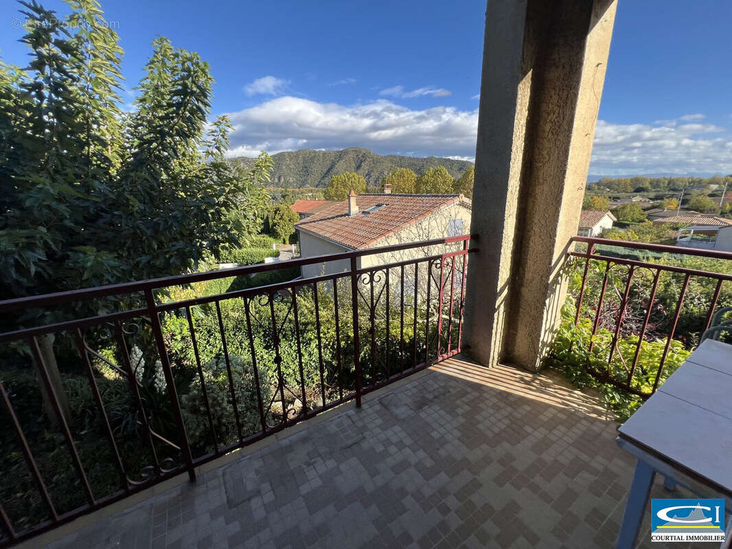 Maison à SAINT-JEAN-DE-MUZOLS