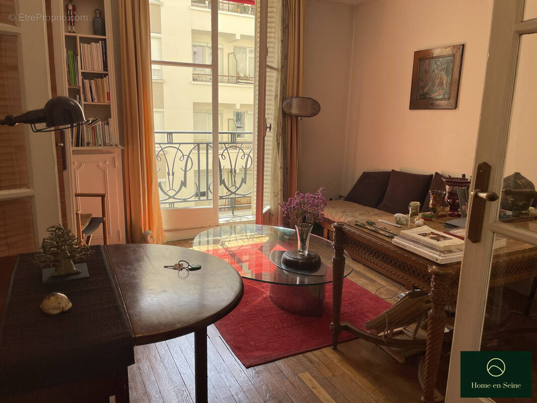 Appartement à PARIS-17E