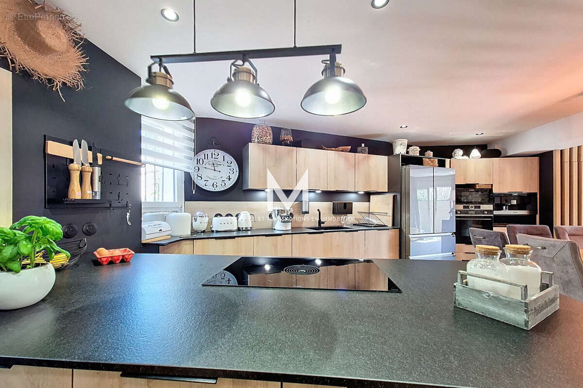 Maison à PLAN-DE-LA-TOUR