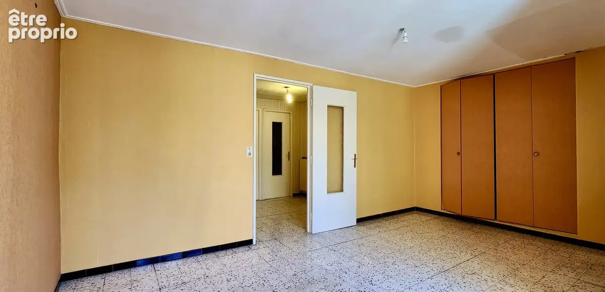 Grande maison de ville avec garage et cour - photo 14