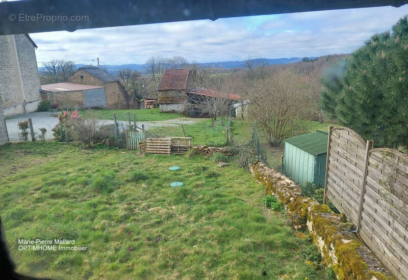 Charmante maison mitoyenne à rénover avec grange attenante – Laissez libre cours à vos projets ! - photo 2