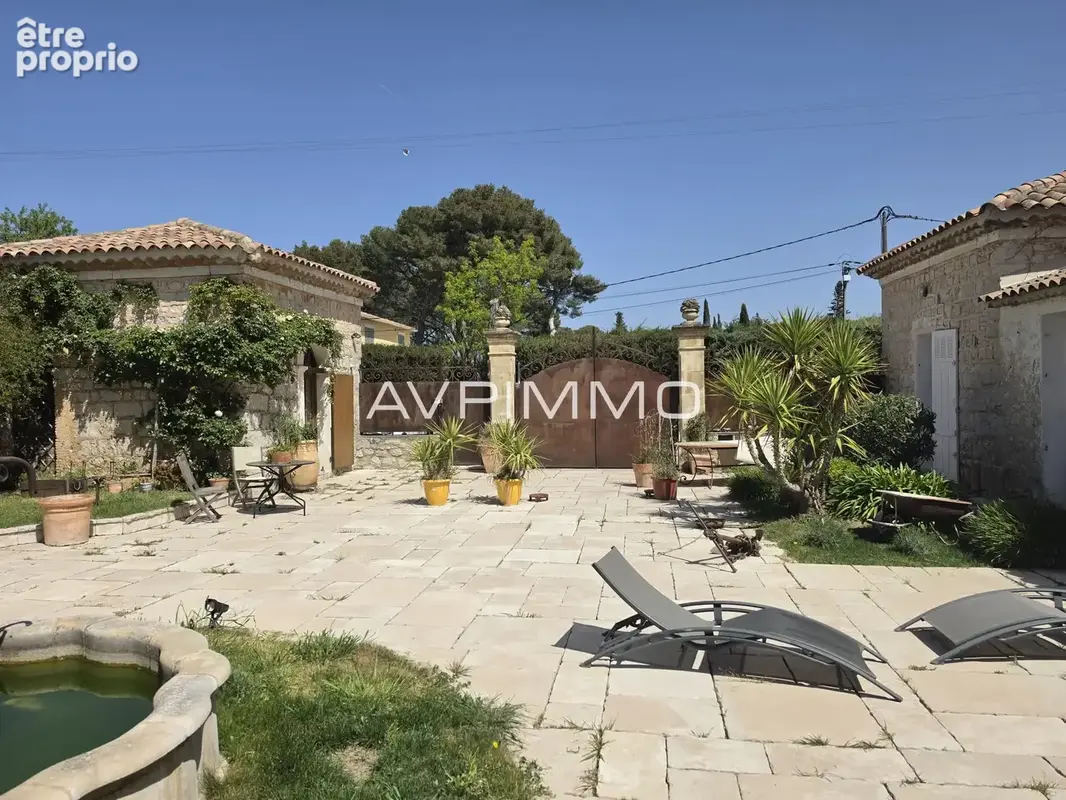 Le castellet   propriété de maître de 420 m2 avec terrain constructible, un bien rare à fort potentiel - photo 2
