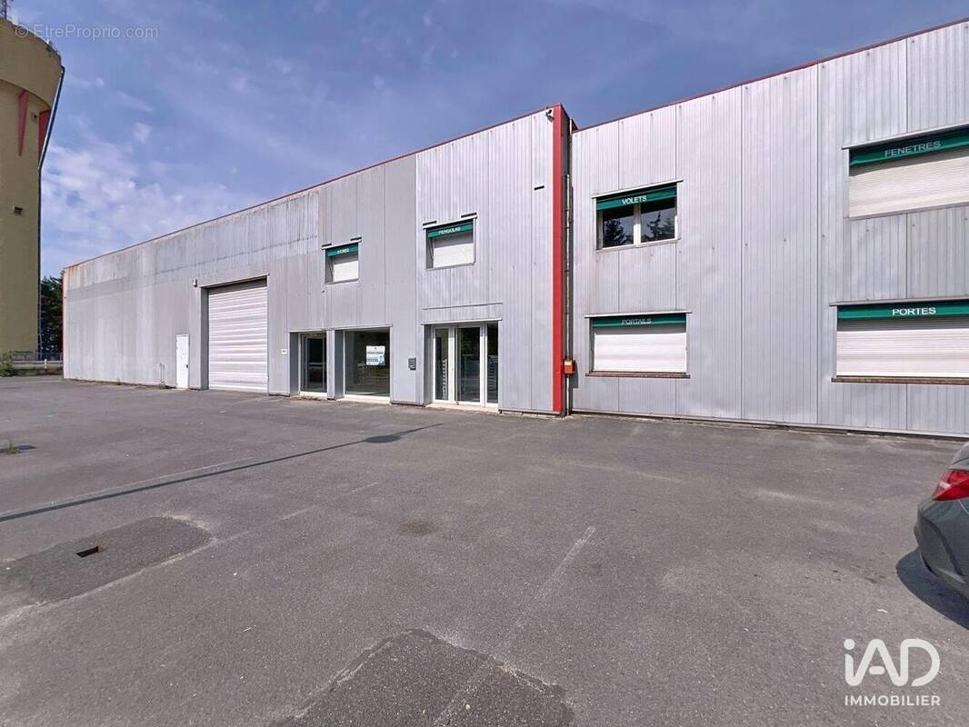Photo 1 - Commerce à CHEVRY-COSSIGNY