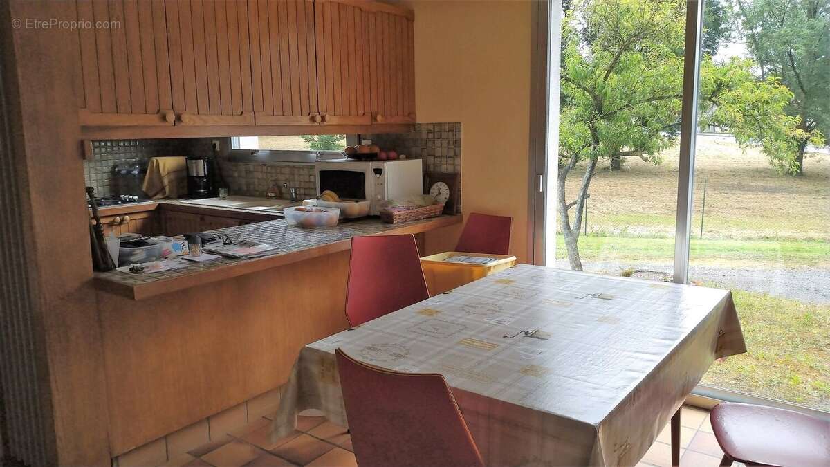 Maison à MONCOUTANT