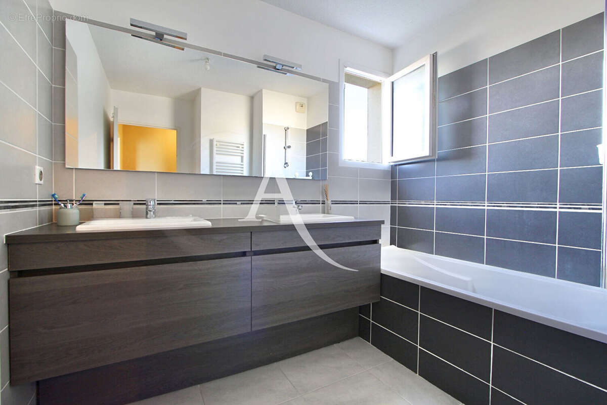 Appartement à LATTES