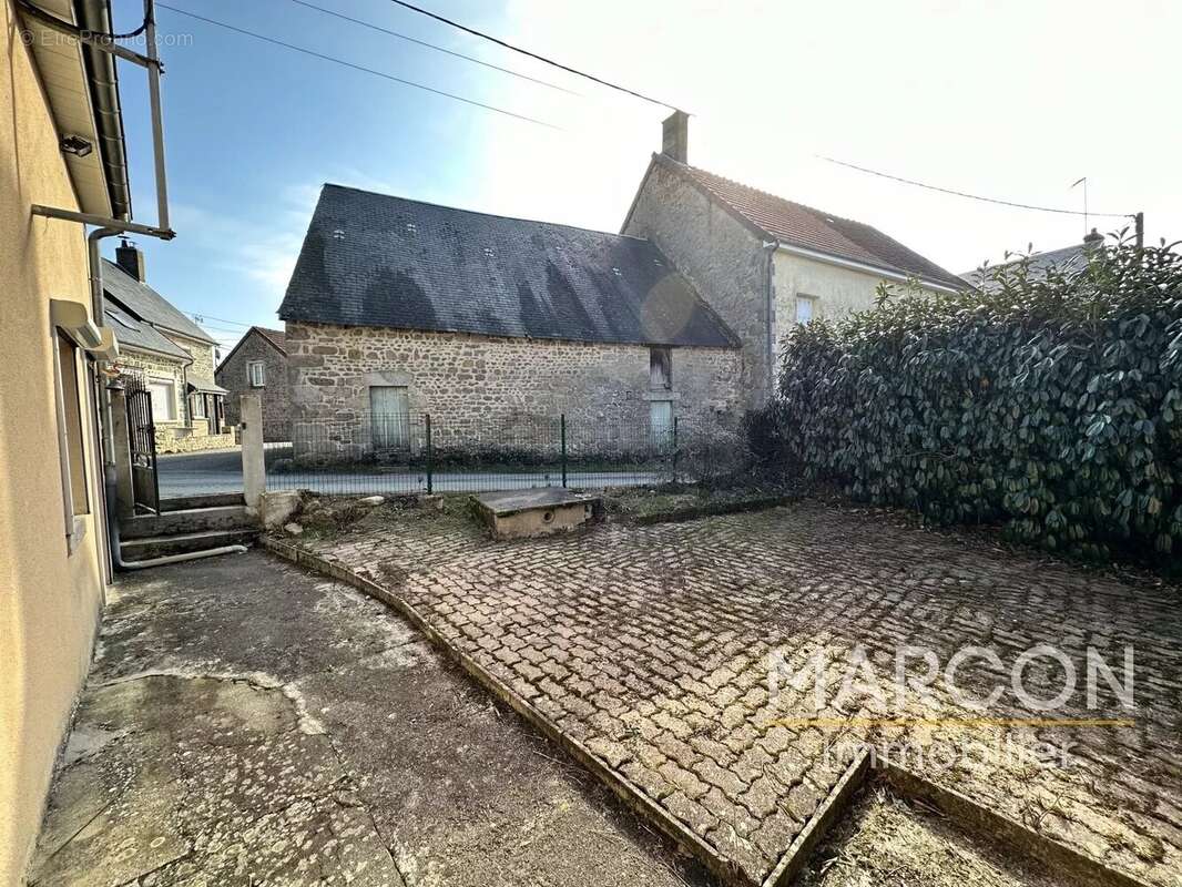 Maison à SAINT-SULPICE-LE-GUERETOIS