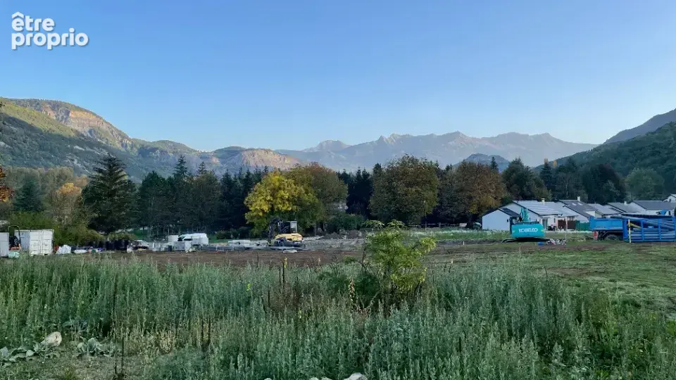 Terrain à SAINT-ETIENNE-LE-LAUS
