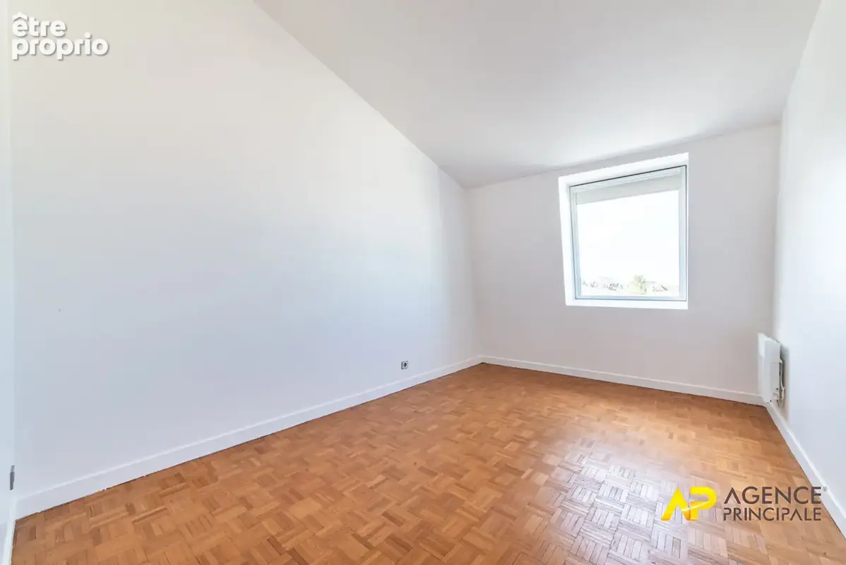 Exclusivité à La Garenne-Colombes : Superbe appartement 5 pièces au dernier étage avec parking et cave - photo 9