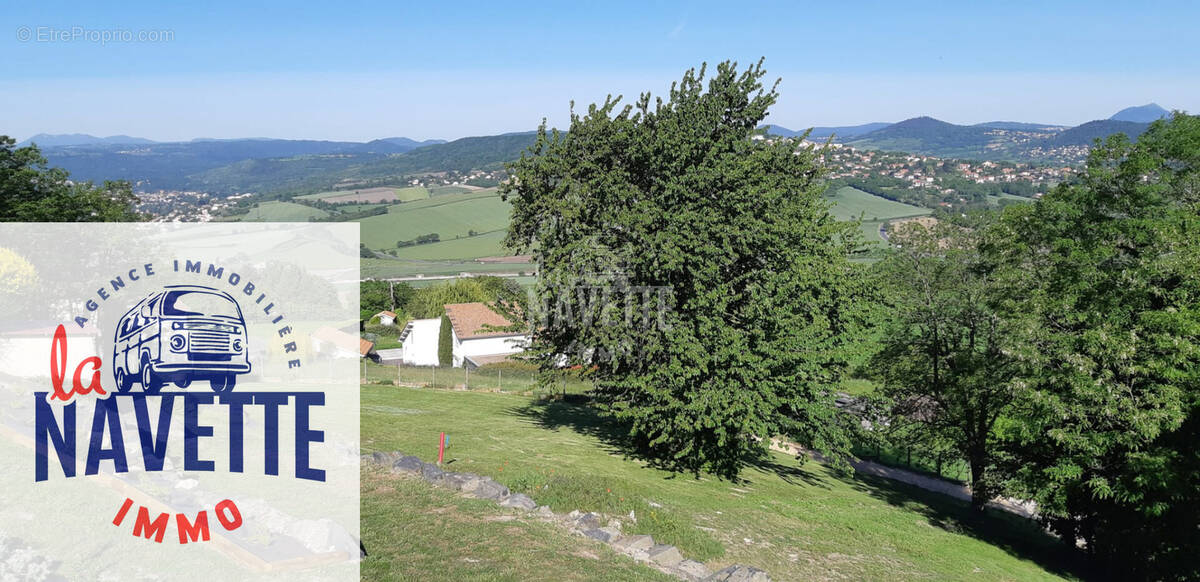 Terrain à VEYRE-MONTON