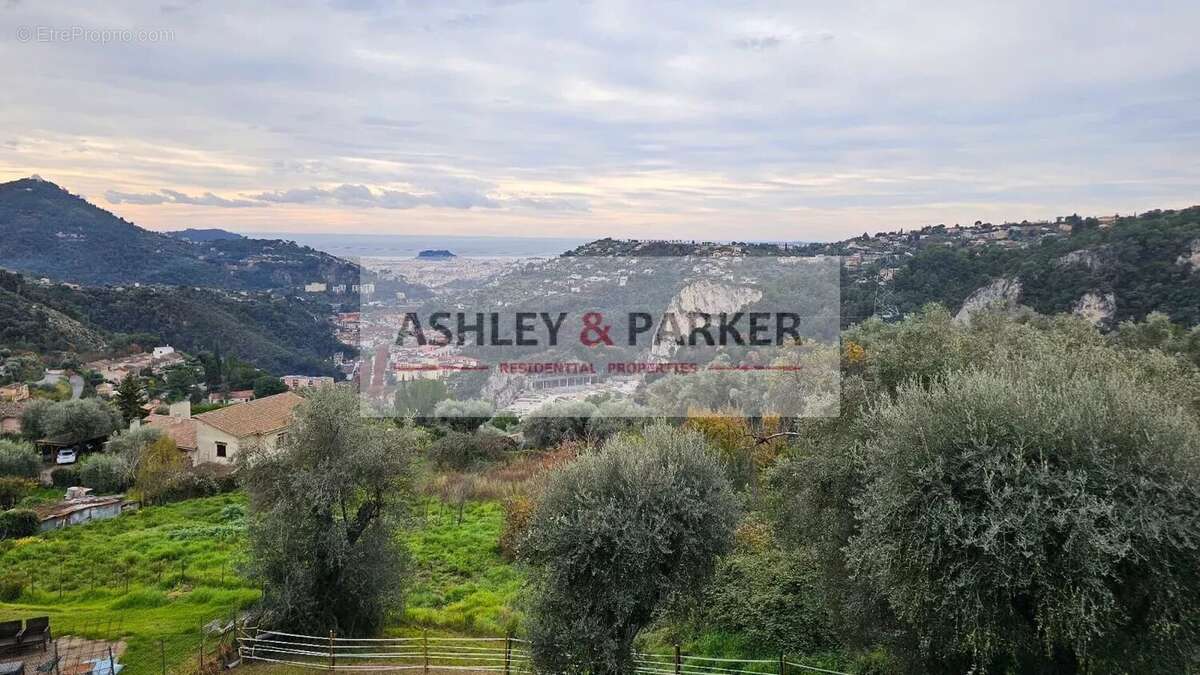 Terrain à SAINT-ANDRE-DE-LA-ROCHE