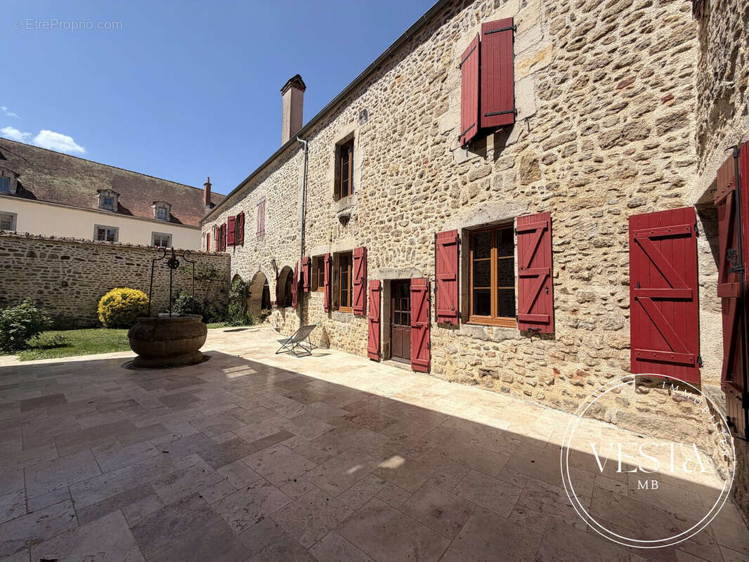 Maison 333 m² à Arnay-Le-Duc  - photo 2