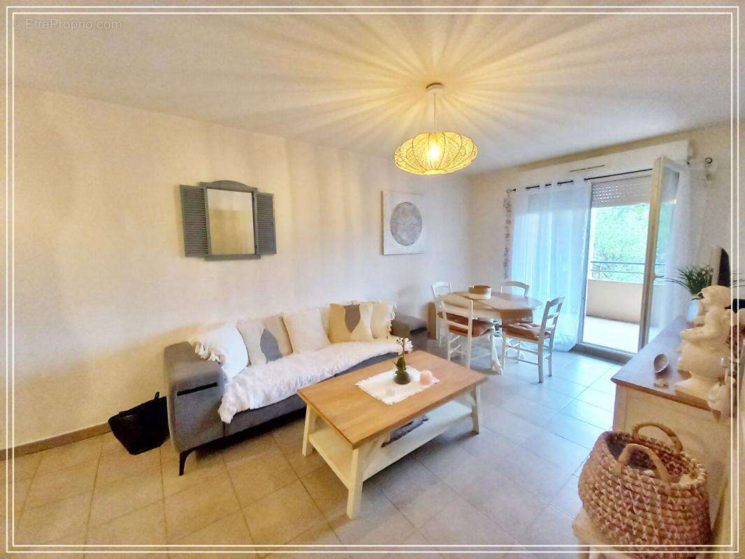 Appartement à ROQUEBRUNE-SUR-ARGENS