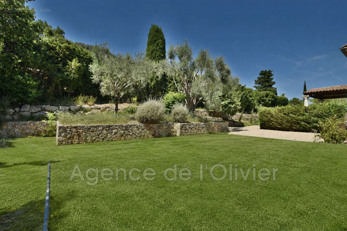 Appartement 157 m² à Grasse  - photo 2