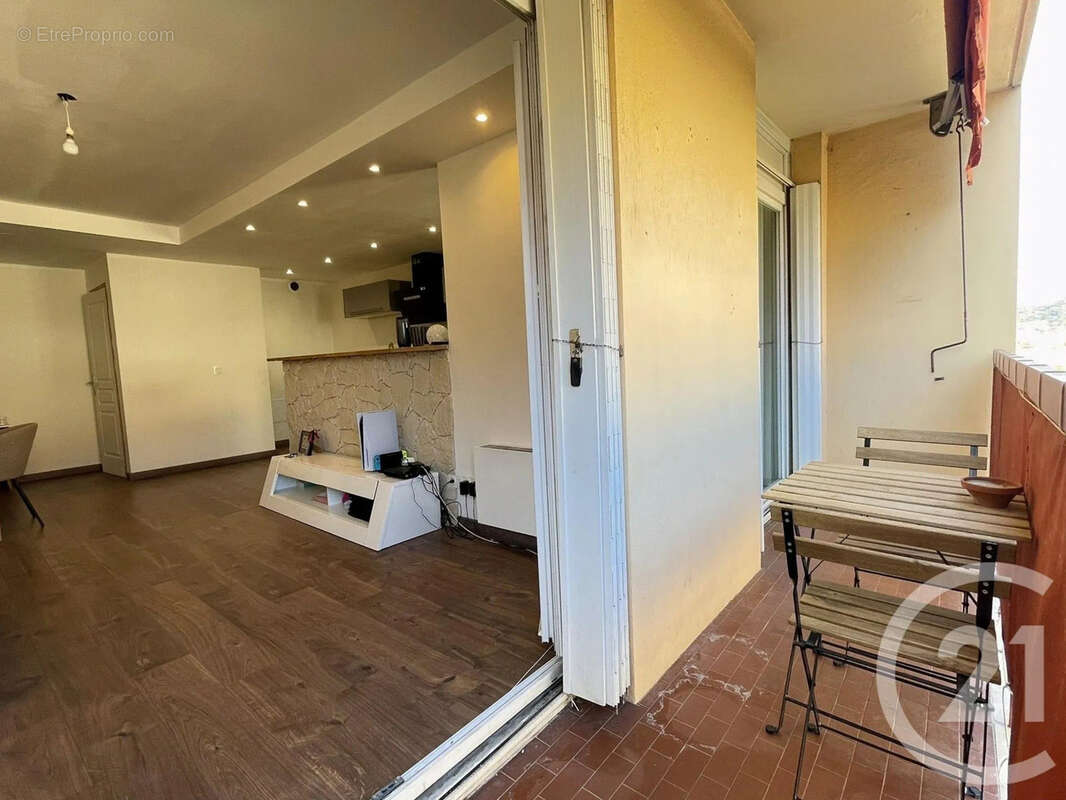 Appartement à SAINT-LAURENT-DU-VAR