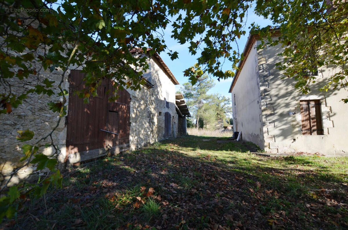 A vendre Valence-sur-Baïse, Gers: Maison en pierre et ancien corps de ferme, nombréuses dépendances, au calme avec vues exceptio - photo 16