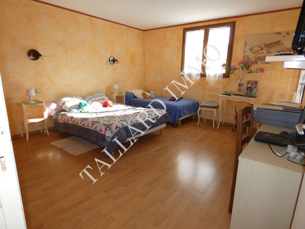 Maison à TURRIERS