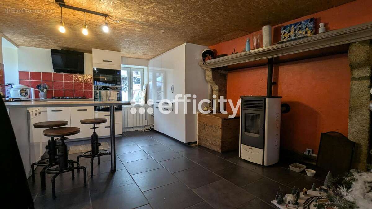 Maison à SAINT-REMY-SUR-DUROLLE