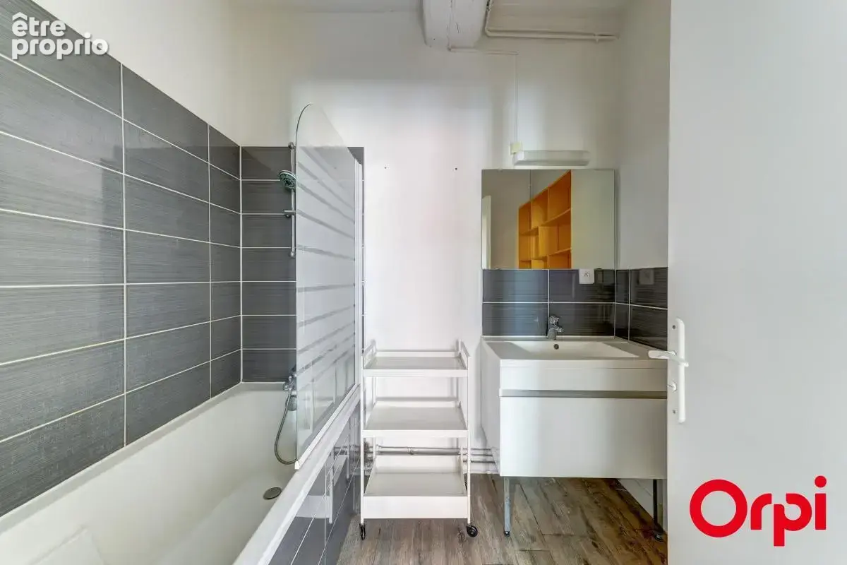 Grand appartement type T3 de 75 m2 avec vue sur le Rhône et à deux pas du parc de la Tête d’or - photo 10