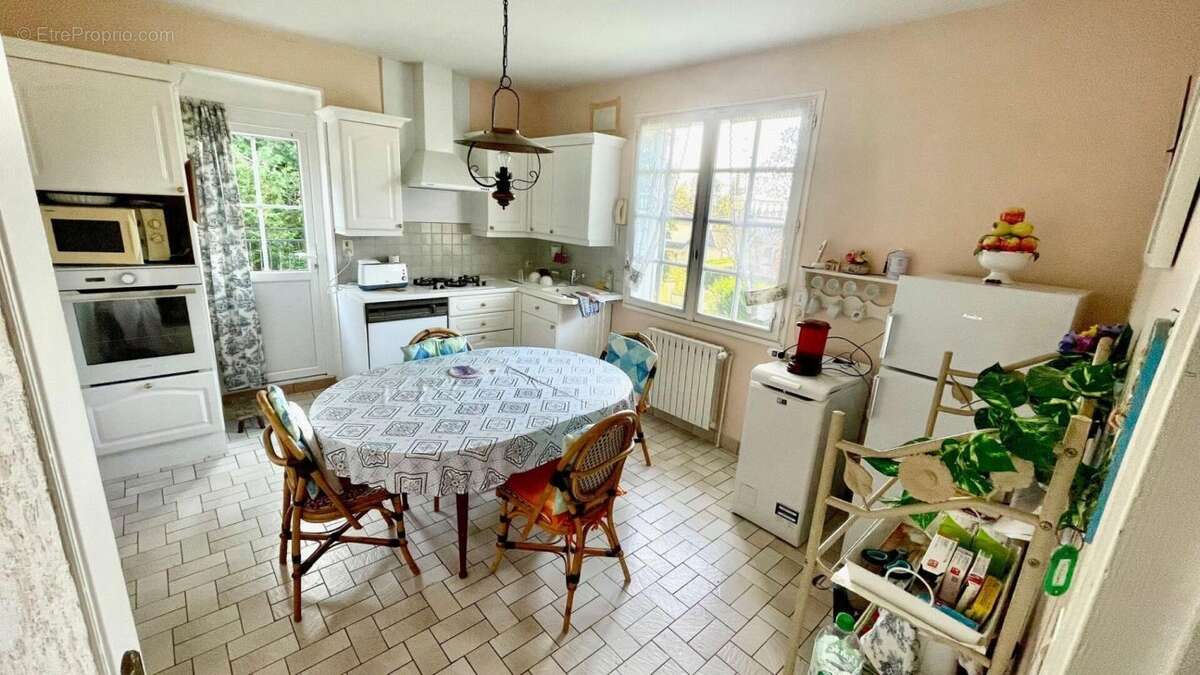 Maison Familiale sur terrain de 1385 m2, surface au sol de 191m2 - photo 10