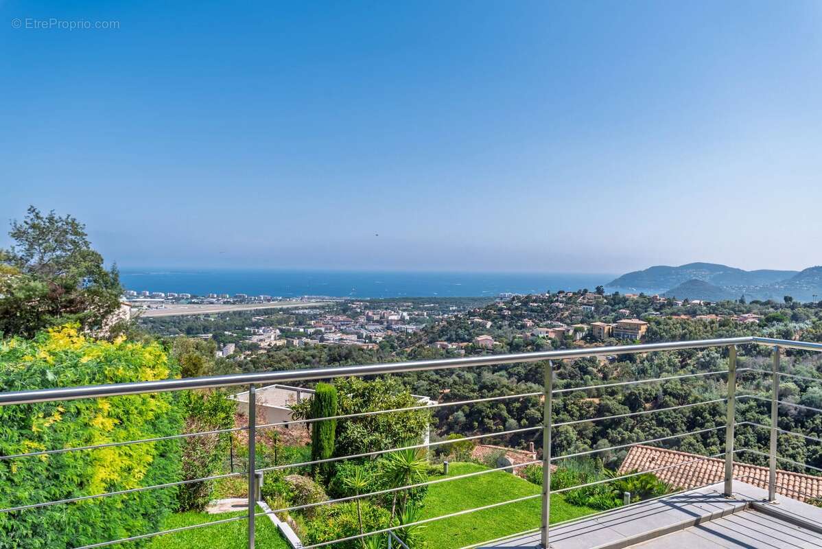 Villa contemporaine à Mandelieu-la-Napoule avec vue mer panoramique et espace bien-être - photo 10