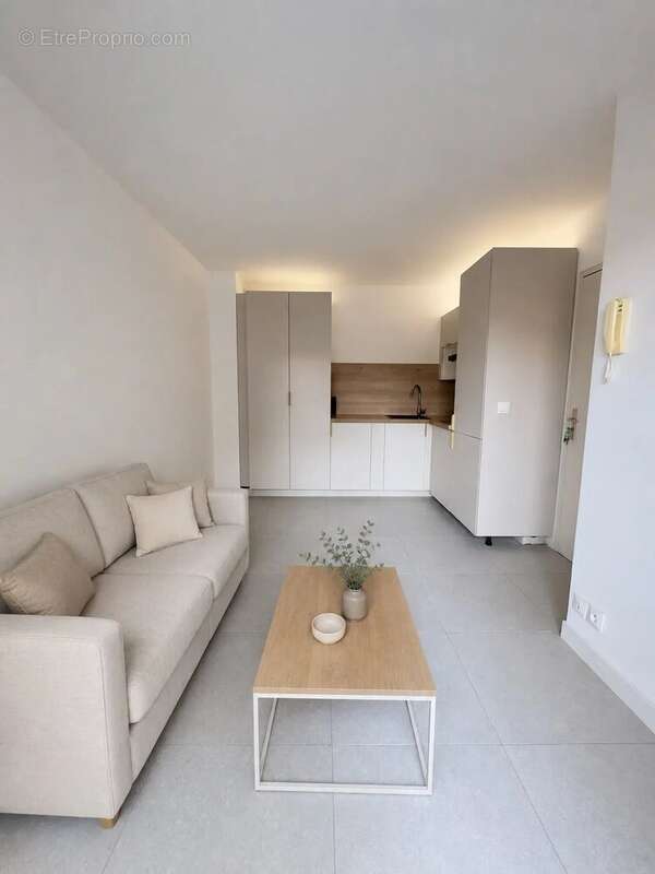 Nice  - bas riquier - studio - balcon - renove - photo 2