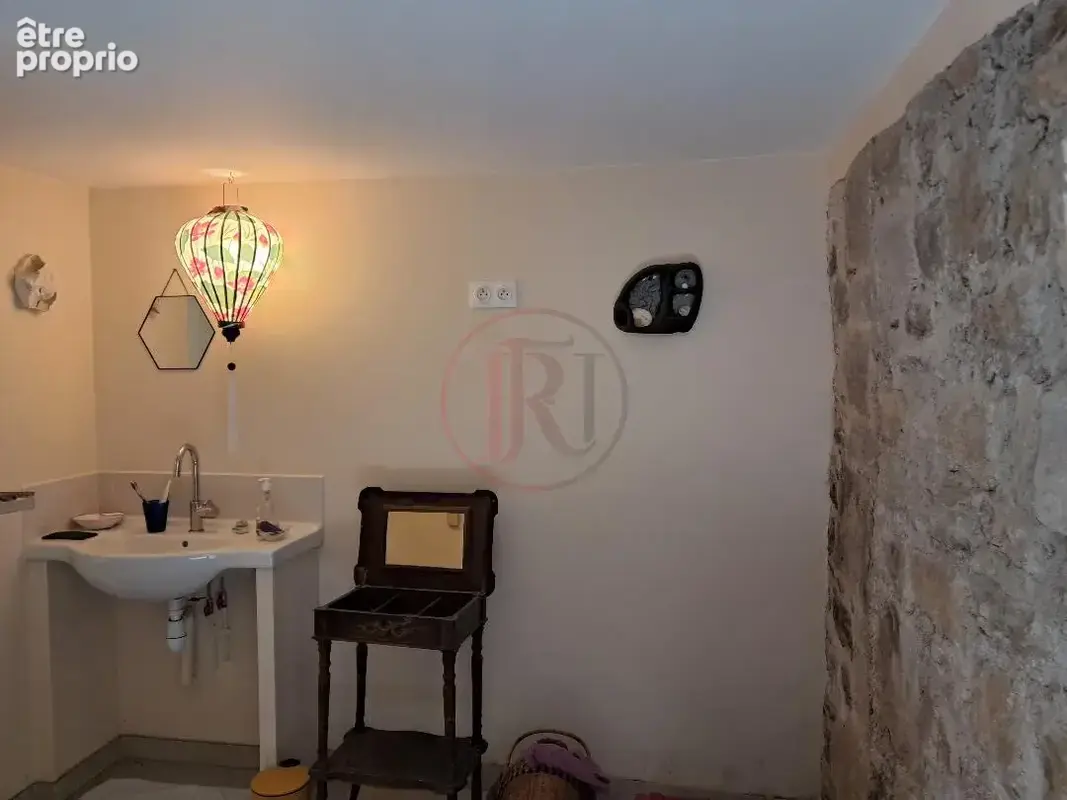Appartement d'habitation et nombreuses dépendances. - photo 18