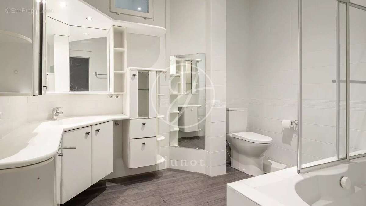 Appartement à PARIS-7E