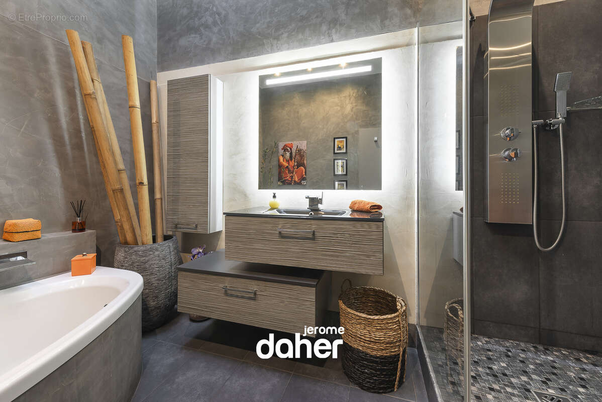 Appartement à MARSEILLE-6E