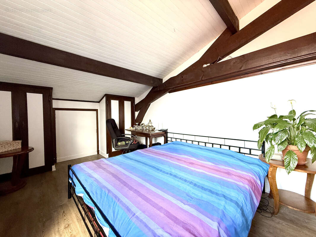 Appartement T3 de 94 m2 avec beau potentiel - photo 7