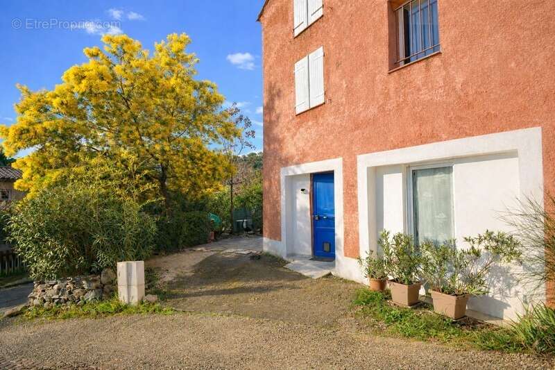 Maison à VENTABREN