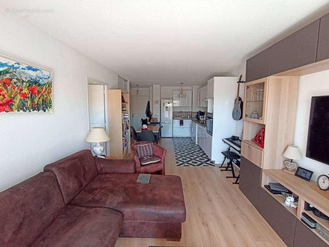 Appartement à SAINT-LAURENT-DU-VAR