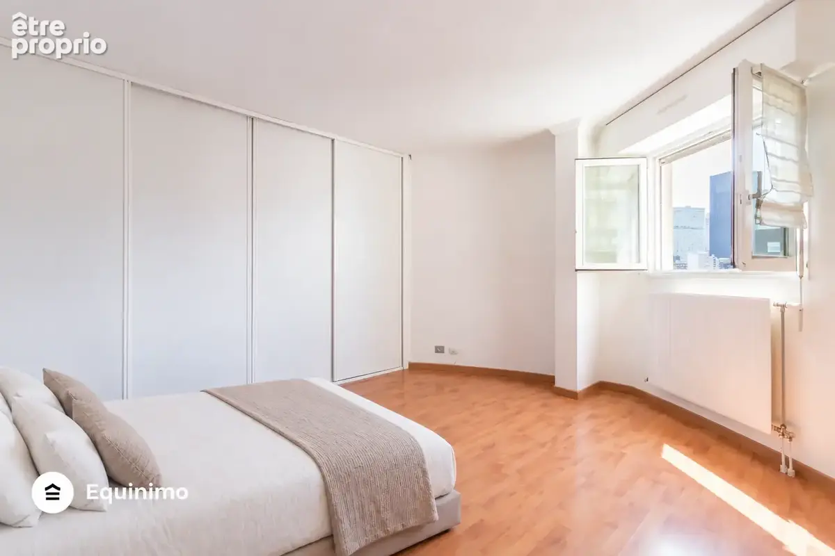Appartement 5 pièces 4 chambres à 8 minutes à pied de La Défense, à 300m du T2 et à 800m de la gare de Courbev - photo 9